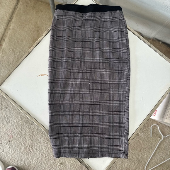 PULL ON ELASTIC WAIST MIDI PENCIL SKIRT MEDIUM BLACK AND WHITE PLAID PRINT - Picture 2 of 2